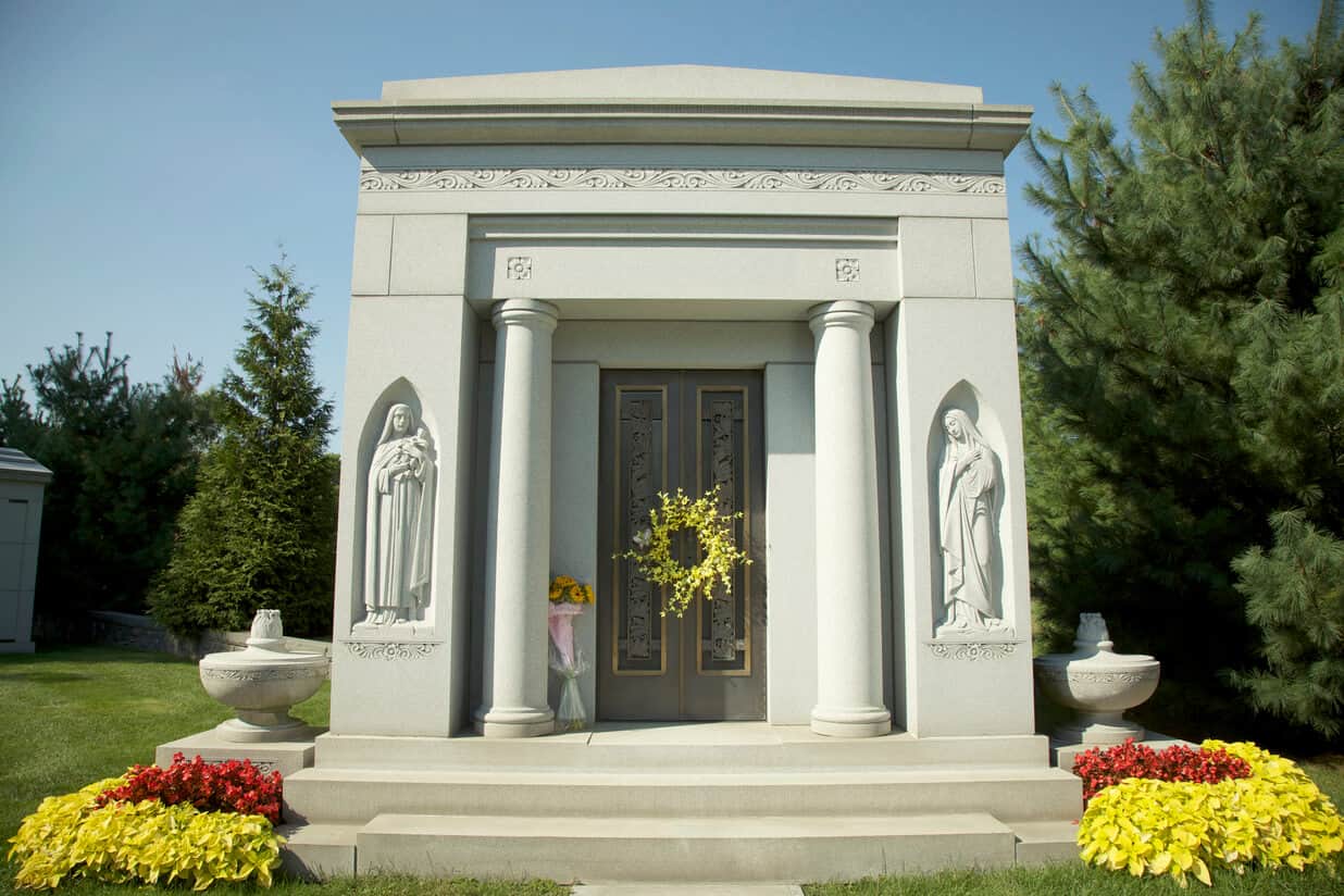 Grave, Tomb